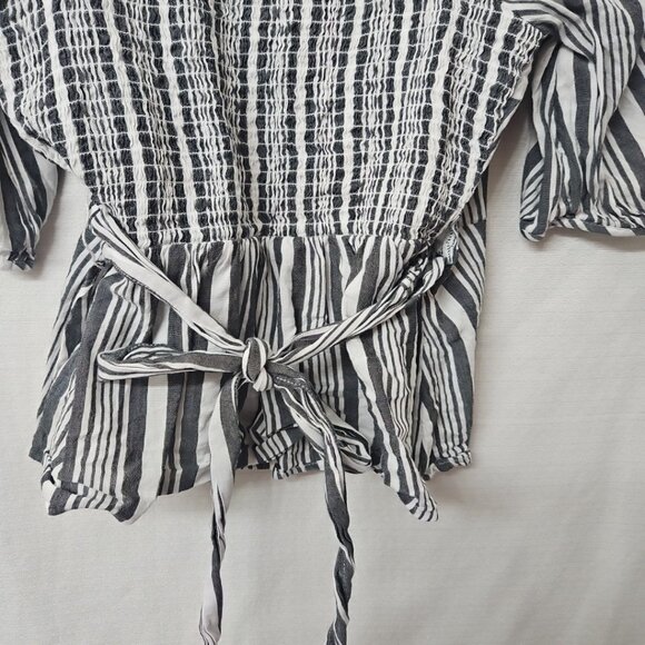 Womens Sz Small Old Navy Stripe Wrap Blouse Gray White V Neck Yk2 Peasant Beachy - Picture 6 of 10
